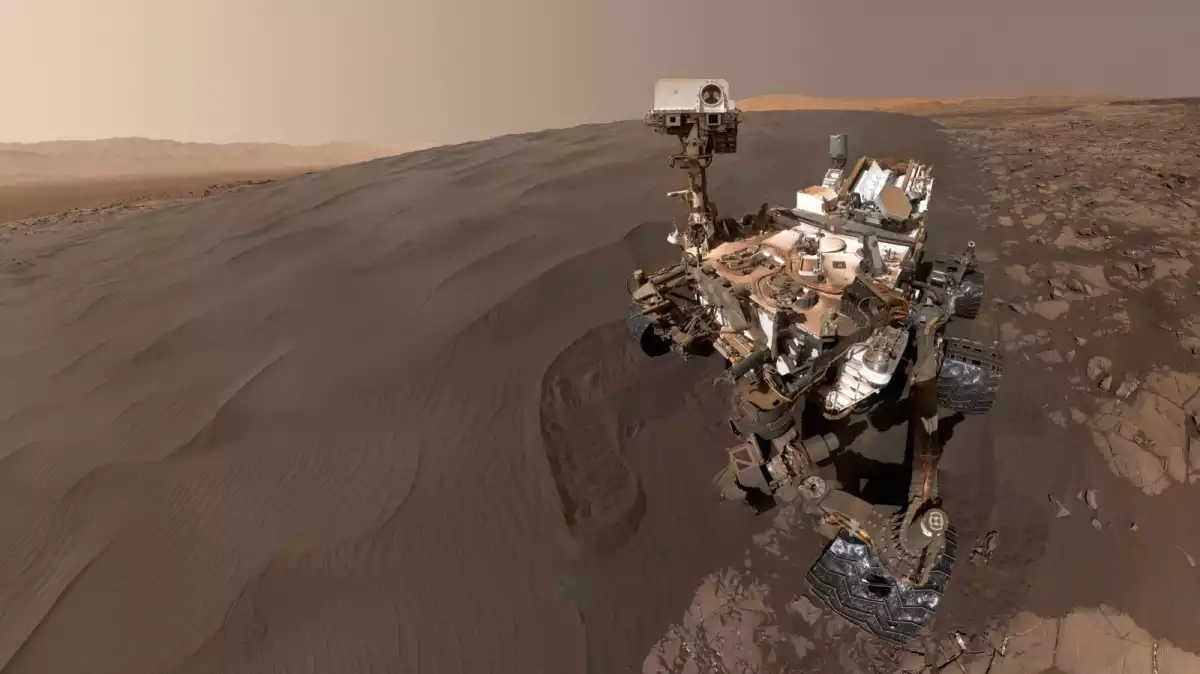 'Selfie' de Curiosity al costat de la duna Namib al gener de 2016