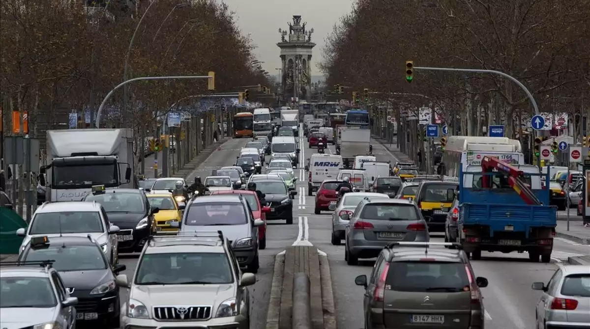L'Ajuntament de Barcelona vol que la Guardia Urbana multi amb punts l'ús dels vehicles més contaminants