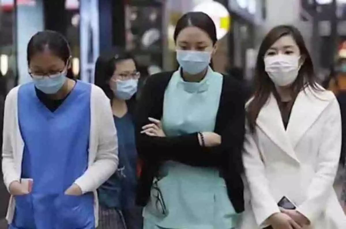 Personas en un hospital en China durante la crisis del Coronavirus