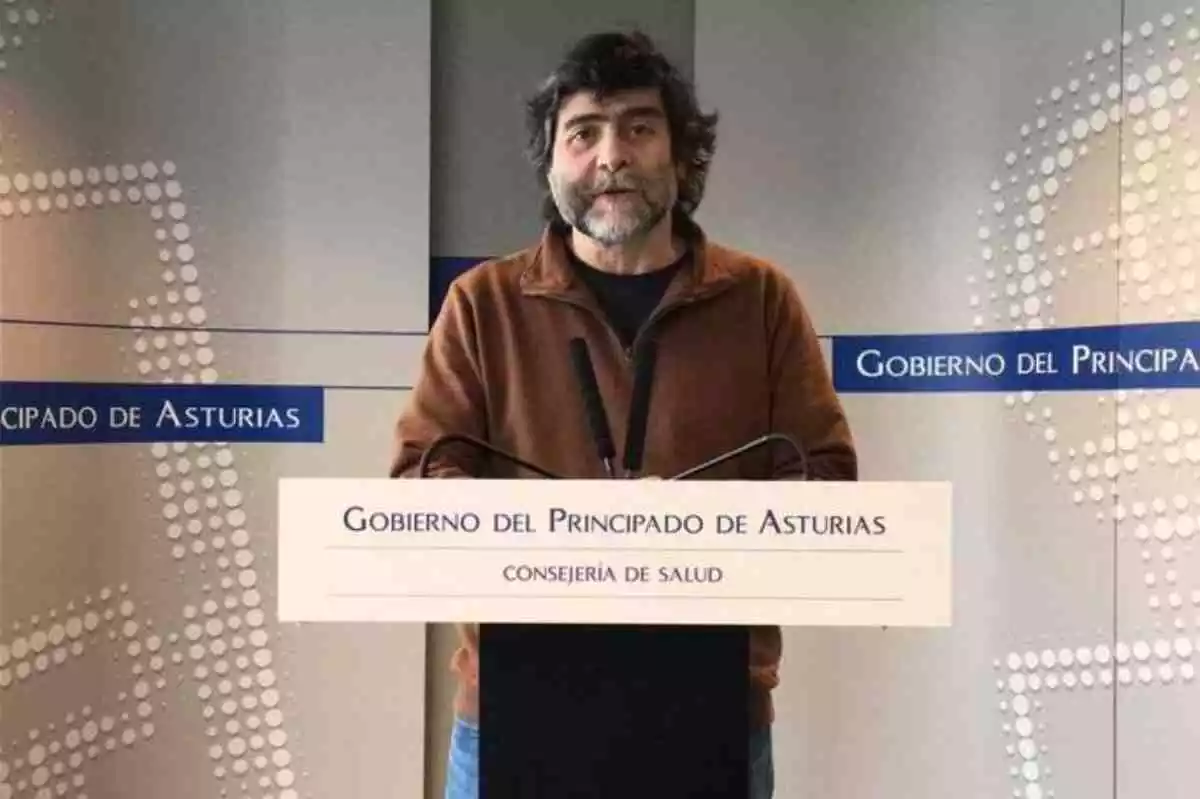 Ismael Huertas en una foto oficial en la Consejería de Salud del Principado de Asturias