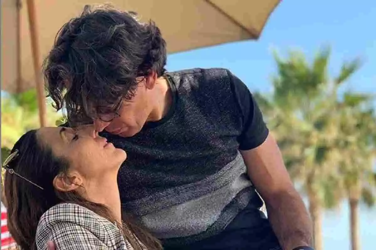 Paz Padilla besándose con su marido, Antonio Juan Vidal