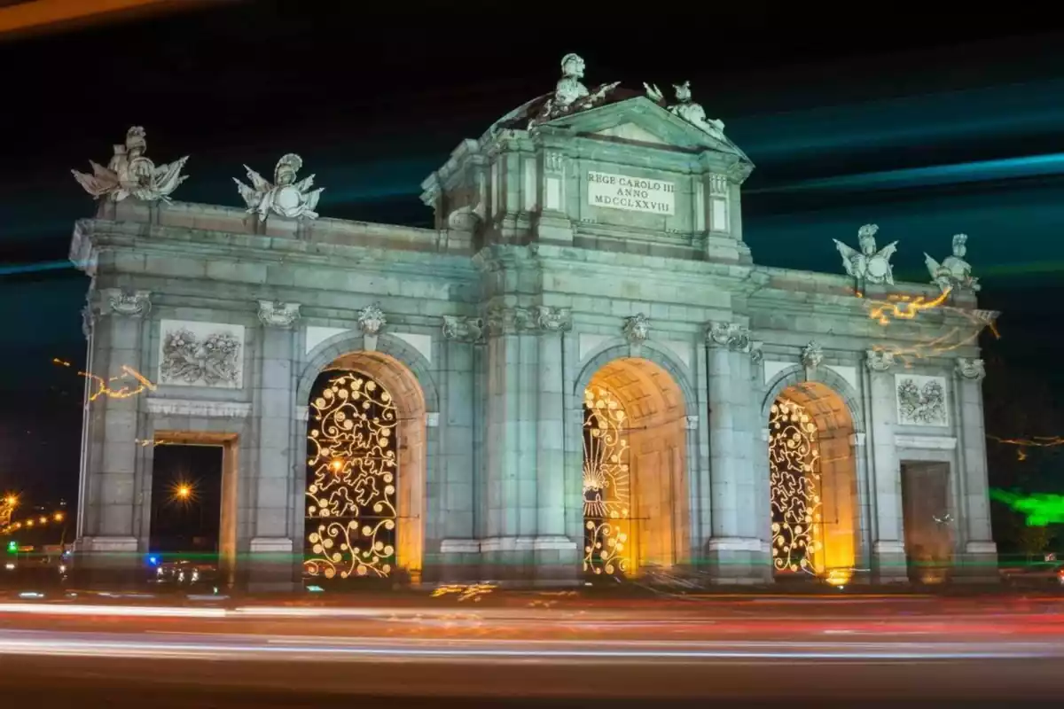 Puerta de Alcalá de noche