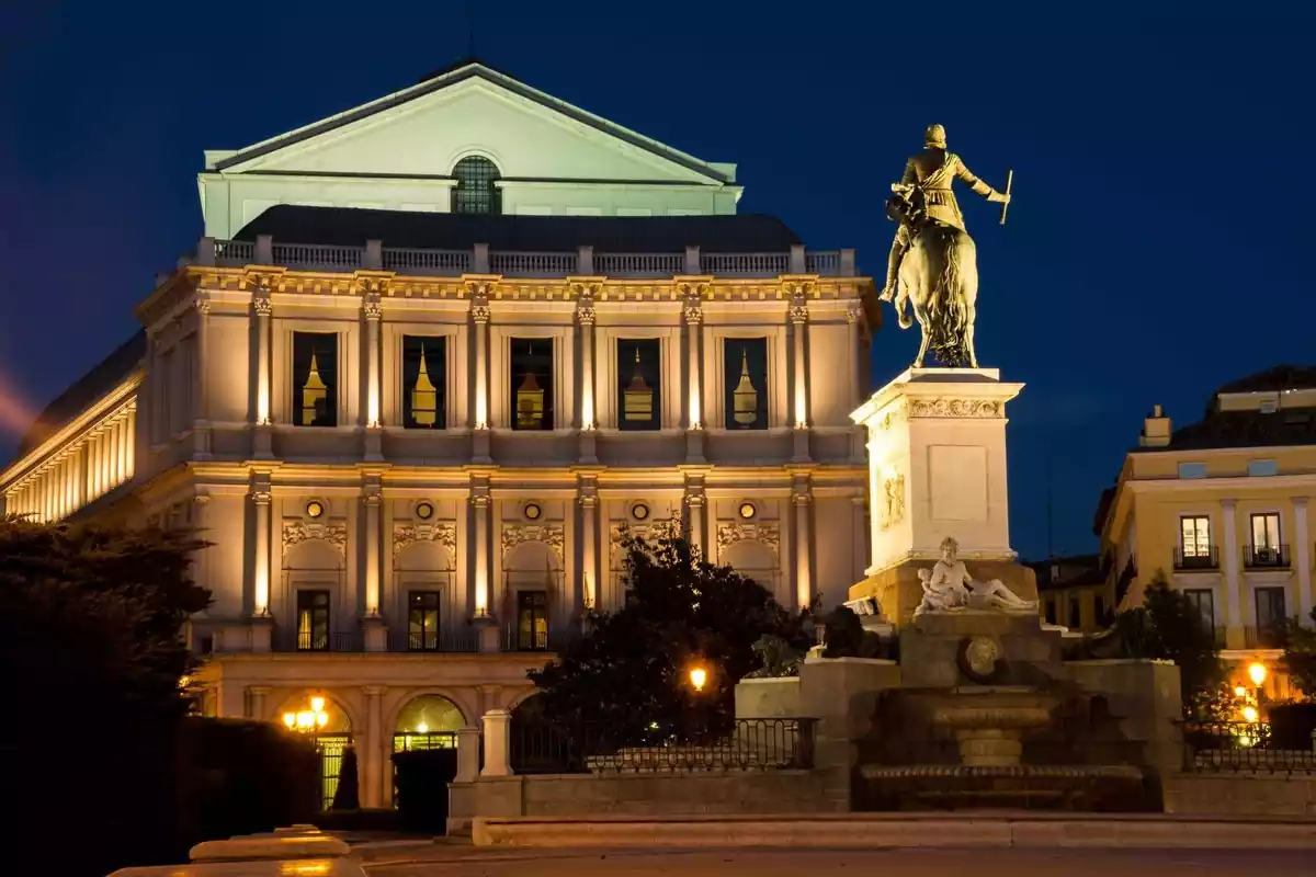 Teatro Real de noche