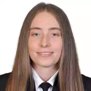 Primer plano de la periodista Ainara Izquierdo