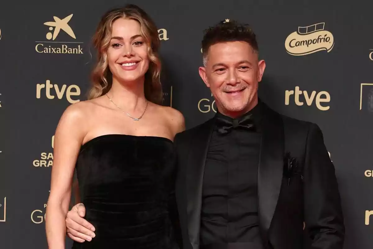Candela Márquez and Alejandro Sanz on the red carpet at the 39th edition of the Goya Awards. Candela Márquez and Alejandro Sanz on the red carpet at the 39th edition of the Goya Awards.