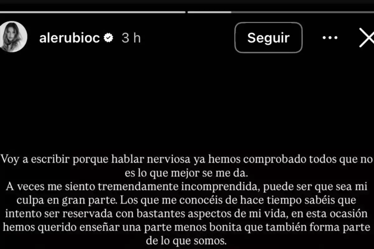 Historia de Instagram con fondo negro y texto en blanco donde una persona expresa que prefiere escribir en vez de hablar porque se pone nerviosa, se siente incomprendida y quiere mostrar una parte menos bonita de sí misma Historia de Instagram con fondo negro y texto en blanco donde una persona expresa que prefiere escribir en vez de hablar porque se pone nerviosa, se siente incomprendida y quiere mostrar una parte menos bonita de sí misma