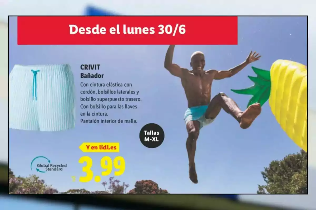 Home saltant a l’aire al costat d’un flotador groc en forma de pinya i portant un banyador blau clar amb ratlles, acompanyat de la imatge del banyador i detalls de l’oferta en un fulletó publicitari Home saltant a l’aire al costat d’un flotador groc en forma de pinya i portant un banyador blau clar amb ratlles, acompanyat de la imatge del banyador i detalls de l’oferta en un fulletó publicitari