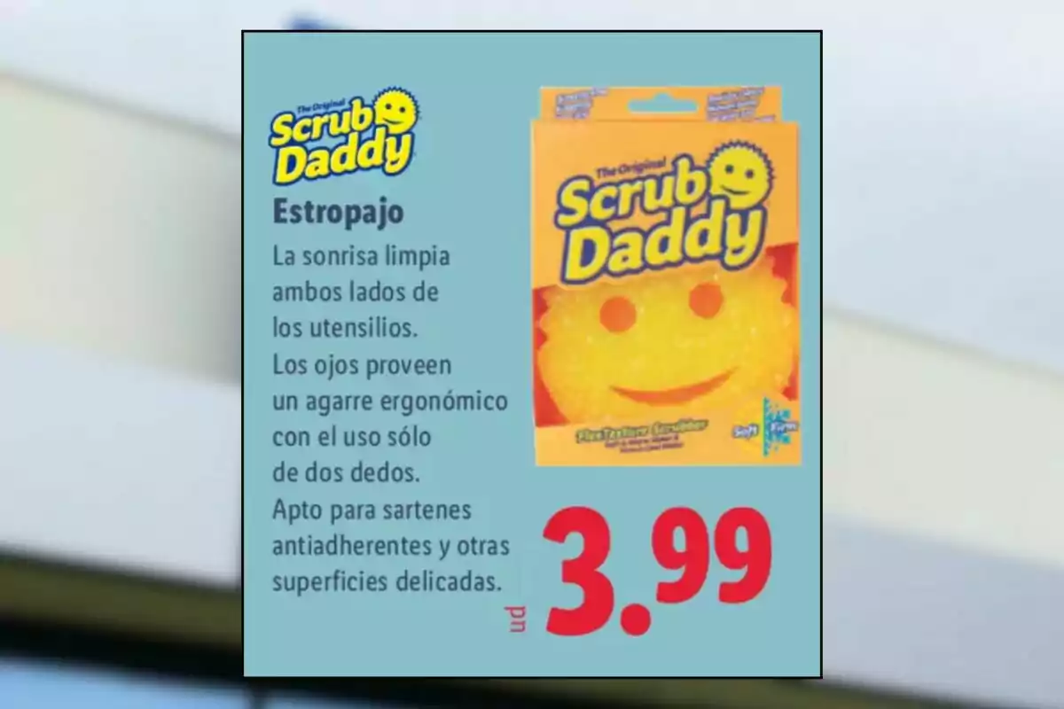 Publicitat d’un fregall Scrub Daddy amb embalatge groc somrient i preu de 3,99 euros Publicitat d’un fregall Scrub Daddy amb embalatge groc somrient i preu de 3,99 euros