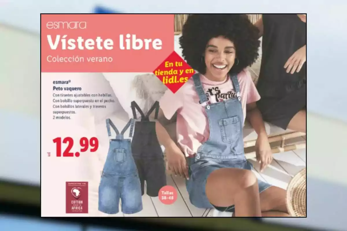 Publicitat de peto texà per a dona de la col·lecció d’estiu d’Esmara a Lidl, amb una model somrient i mostrant el producte disponible en dos colors i talles de la 38 a la 48 per 12,99 euros.