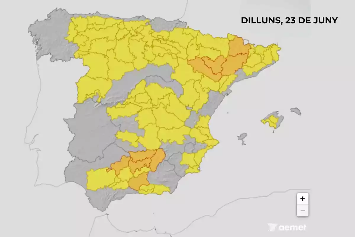 Mapa d’Espanya amb diverses províncies en alerta groga i taronja per condicions meteorològiques adverses per al dilluns, 23 de juny (amb el text en català). Mapa d’Espanya amb diverses províncies en alerta groga i taronja per condicions meteorològiques adverses per al dilluns, 23 de juny (amb el text en català).