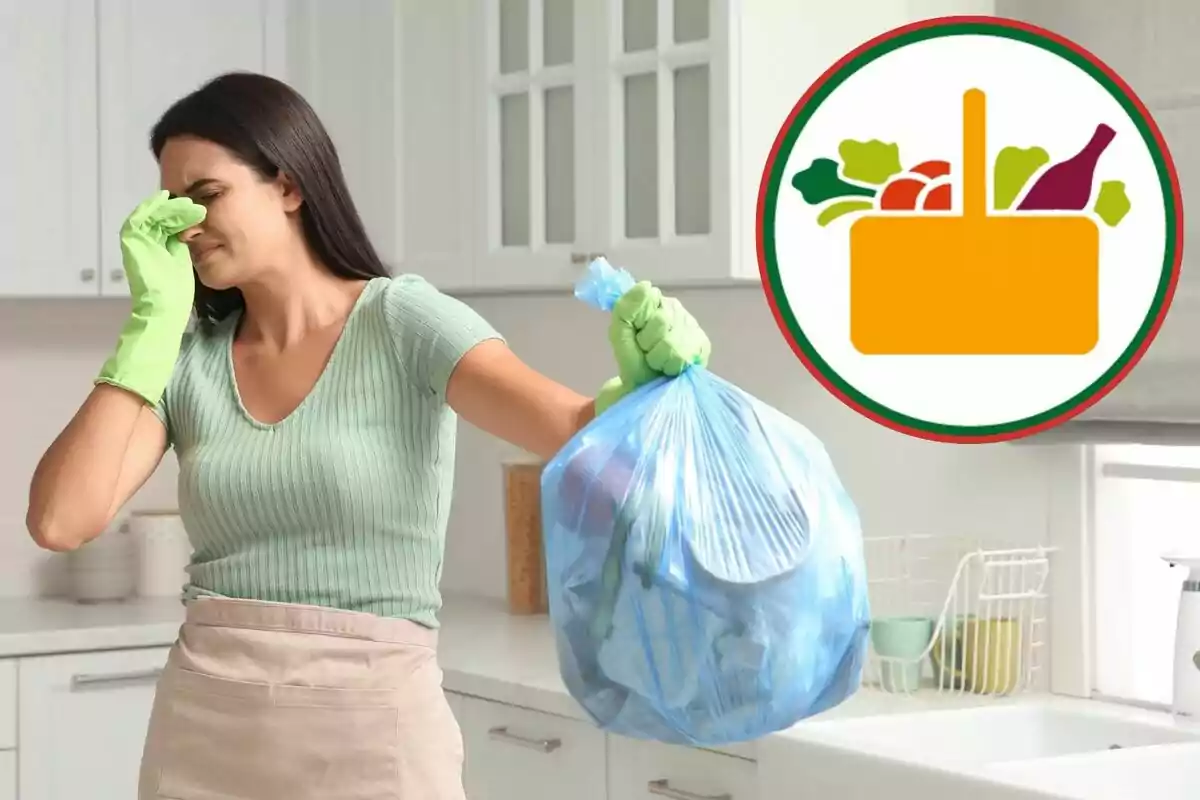 Dona amb guants verds sosté una bossa d’escombraries i es tapa el nas per la mala olor a la cuina, al costat d’un gràfic de cistella amb aliments. Dona amb guants verds sosté una bossa d’escombraries i es tapa el nas per la mala olor a la cuina, al costat d’un gràfic de cistella amb aliments.
