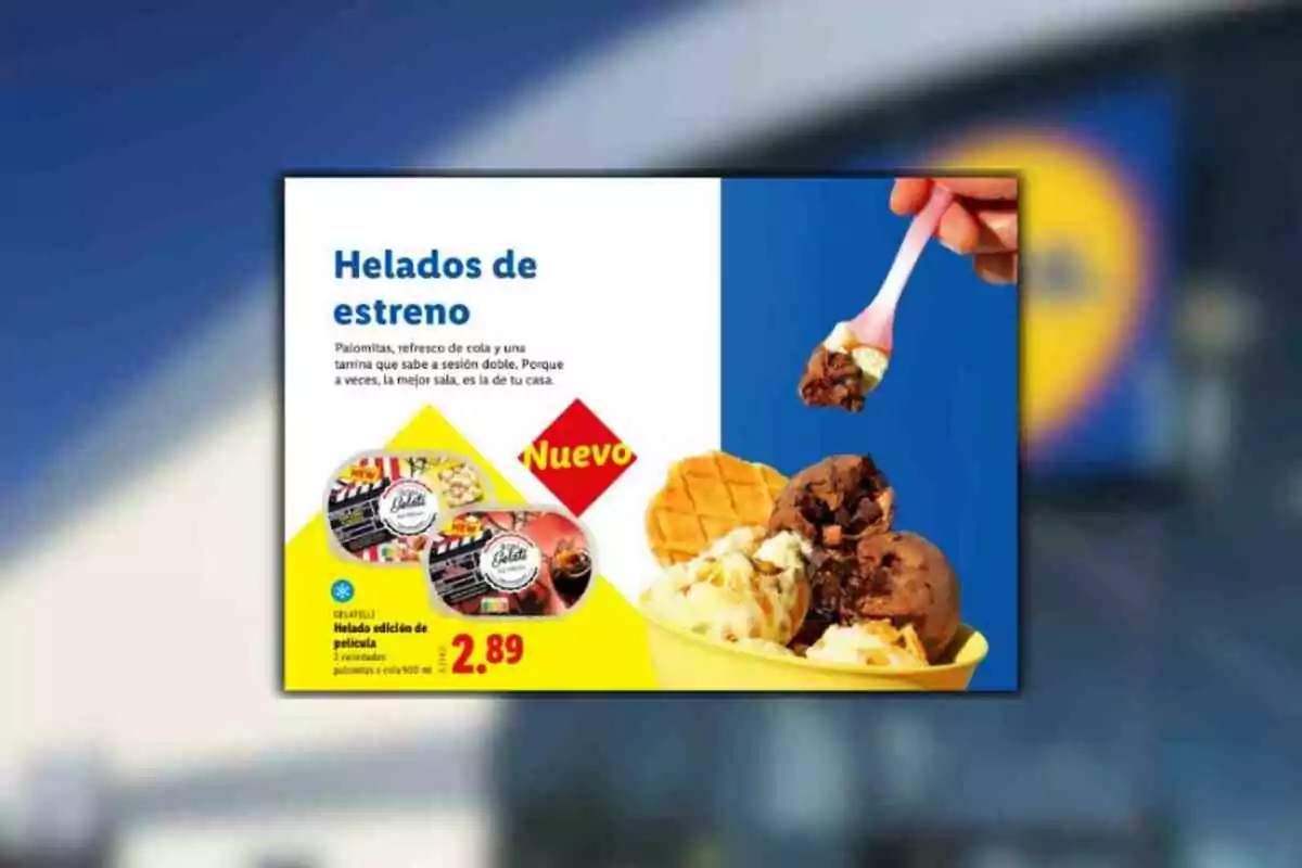 Publicitat de gelats de llançament amb sabors inspirats en crispetes i refresc de cola, mostrant una mà sostenint una cullera amb gelat i un bol amb boles de gelat i neula, juntament amb informació de preu i la paraula 