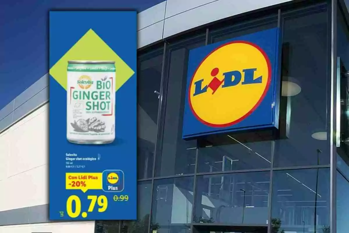 Promoció d’un ginger shot ecològic de la marca Solevita a 0,79 euros amb Lidl Plus davant de l’entrada d’una botiga Lidl