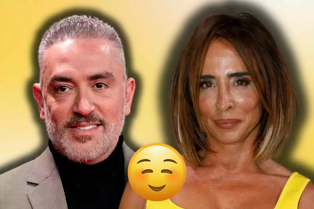 Kiko Hernández i María Patiño posen junts davant d’un fons groc amb un emoji somrient al centre