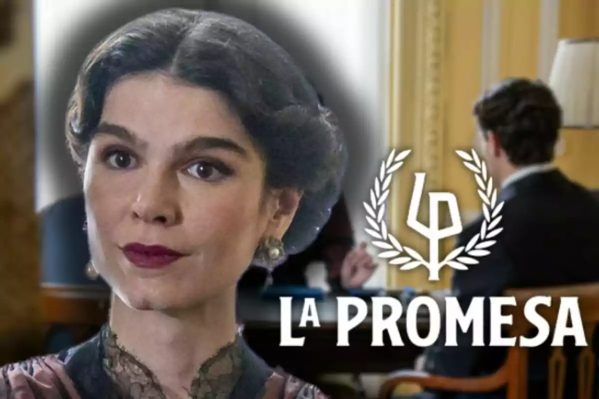 Julia Piera de cabell fosc amb pentinat antic i expressió seriosa en primer pla al costat del logotip i el text La Promesa, amb un home d’esquena al fons en una habitació elegant