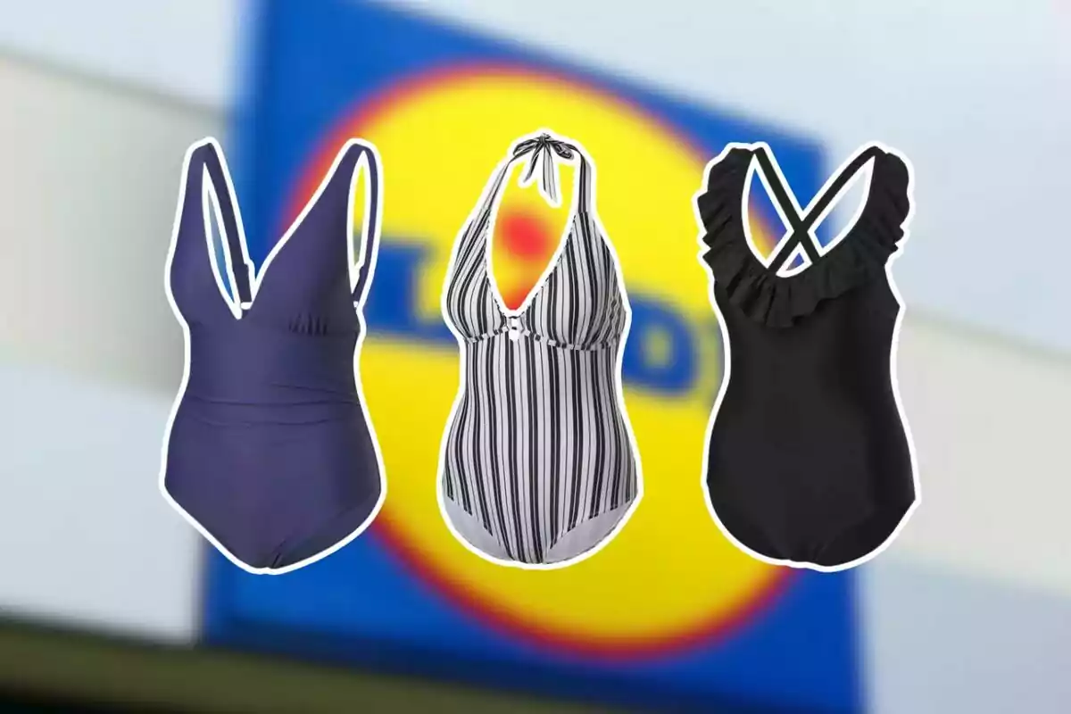 Tres banyadors d’una peça en diferents estils i colors davant d’un fons desenfocat amb el logotip d’una botiga Tres banyadors d’una peça en diferents estils i colors davant d’un fons desenfocat amb el logotip d’una botiga