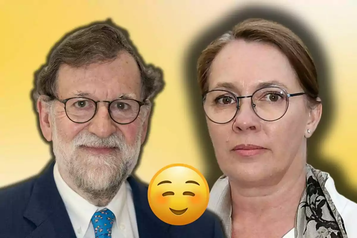 Dues persones amb ulleres posen davant d’un fons groc difuminat i un emoticona somrient apareix al centre de la imatge.
