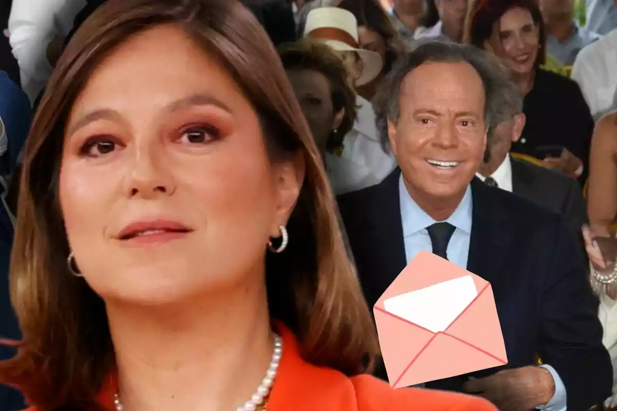 Chábeli Iglesias i Julio Iglesias somrient en un esdeveniment social amb un sobre rosa dibuixat en primer pla i diverses persones al fons