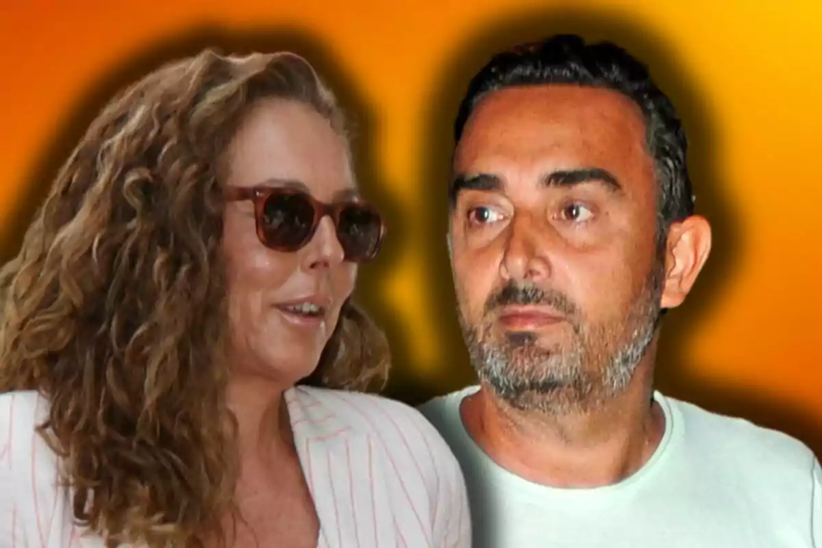 Rocío Carrasco i Fidel Albiac mirant en direccions oposades amb un fons taronja difuminat