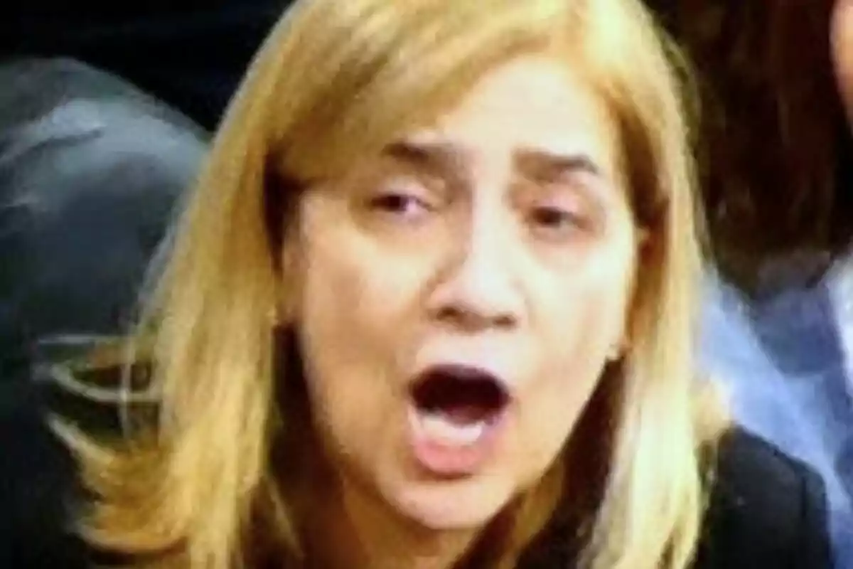 Primer pla de la infanta Cristina amb expressió de sorpresa o d’astorament. Primer pla de la infanta Cristina amb expressió de sorpresa o d’astorament.