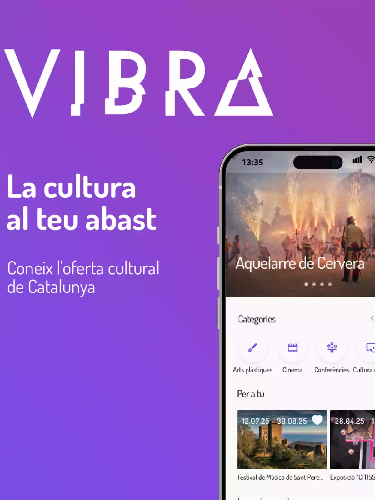 Imatge promocional de l'app Vibra amb fons morat, text en català sobre cultura i una vista parcial d'un mòbil mostrant esdeveniments culturals de Catalunya Imatge promocional de l'app Vibra amb fons morat, text en català sobre cultura i una vista parcial d'un mòbil mostrant esdeveniments culturals de Catalunya
