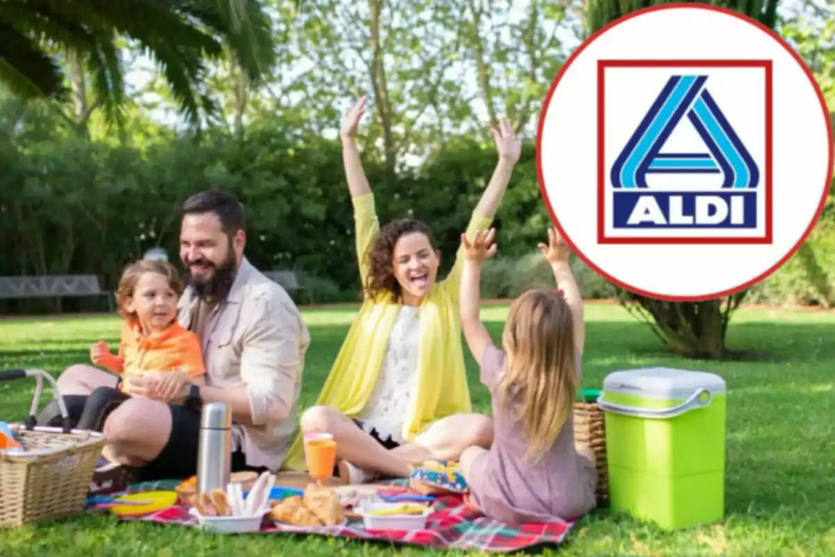 Familia disfrutando de un picnic en el parque con comida y bebidas mientras el logo de ALDI aparece en la esquina superior derecha Familia disfrutando de un picnic en el parque con comida y bebidas mientras el logo de ALDI aparece en la esquina superior derecha
