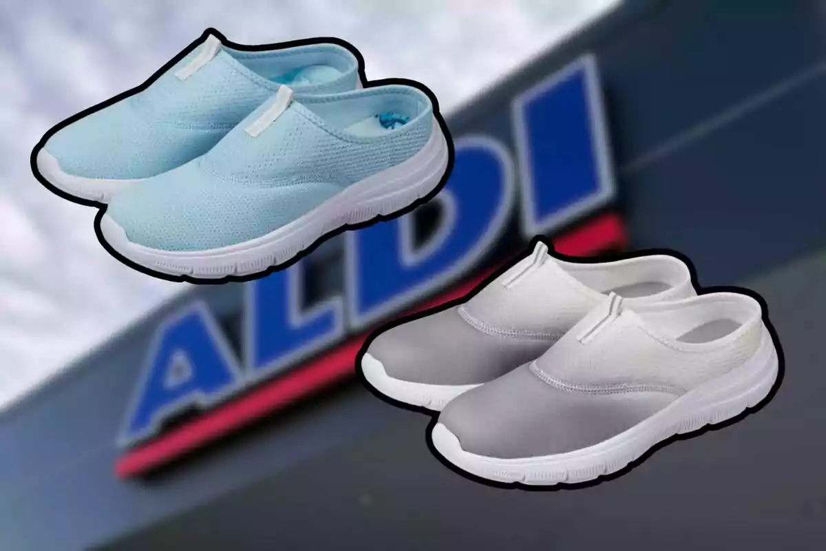 Dos parells de sabatilles esportives tipus mules de color blau clar i gris amb blanc sobre un fons desenfocat d’una botiga Aldi Dos parells de sabatilles esportives tipus mules de color blau clar i gris amb blanc sobre un fons desenfocat d’una botiga Aldi