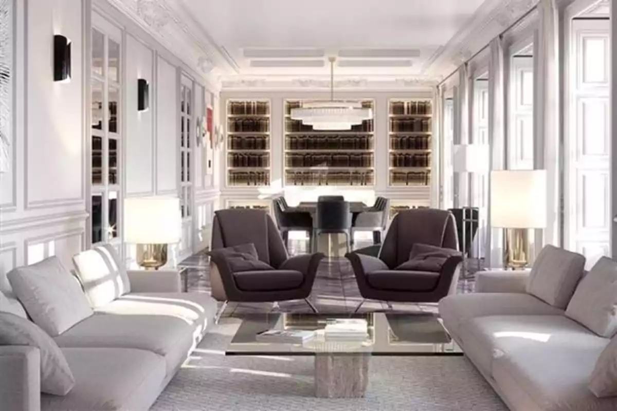 Sala elegant i lluminosa amb sofàs clars, butaques fosques, taula de centre de vidre, làmpades modernes i prestatgeries plenes de llibres al fons Sala elegant i lluminosa amb sofàs clars, butaques fosques, taula de centre de vidre, làmpades modernes i prestatgeries plenes de llibres al fons