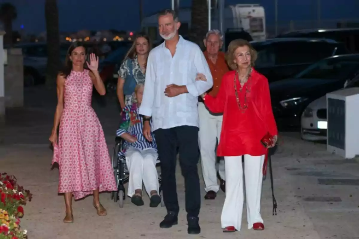 La Reina Letícia, el Rei Felip IV, la reina Sofia, Leonor de Borbó i Jean Henry Fruchaud arriben al restaurant La Reina Letícia, el Rei Felip IV, la reina Sofia, Leonor de Borbó i Jean Henry Fruchaud arriben al restaurant