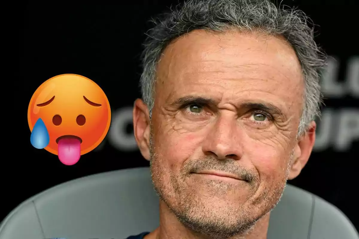 Hombre de cabello canoso con expresión pensativa y un emoji de cara cansada con gota de sudor y lengua afuera a su lado