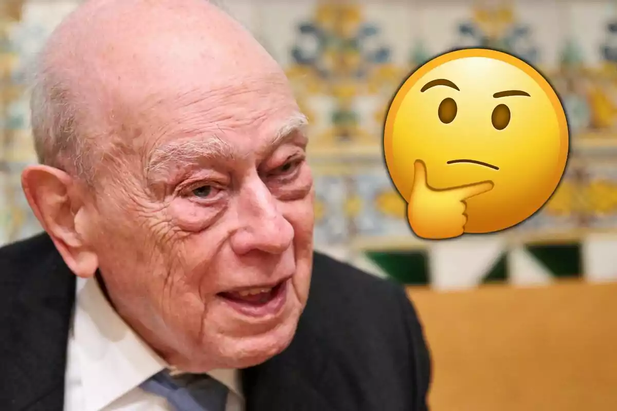 Home gran de cabells canosos i vestit fosc amb un emoji de cara pensativa al seu costat
