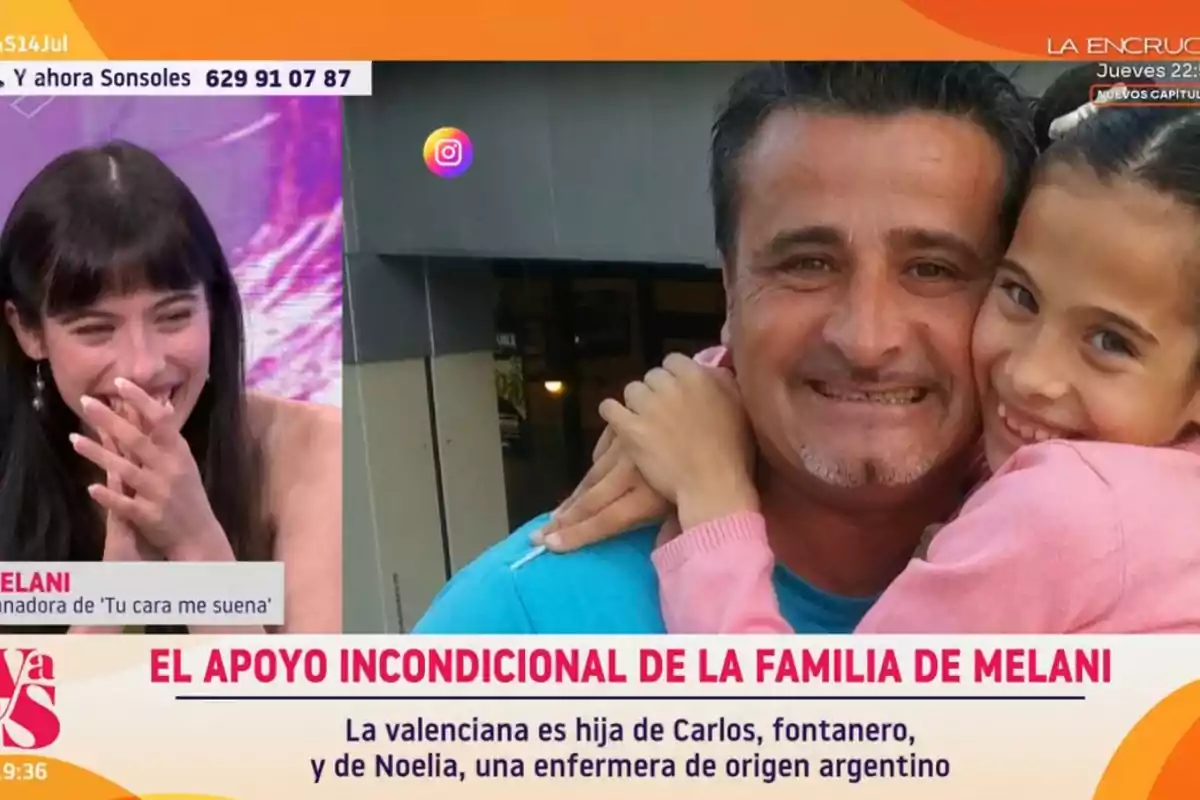 Melani sonríe emocionada en un programa de televisión mientras en pantalla aparece una foto de ella de niña abrazando a su padre, ambos felices, junto a un texto que destaca el apoyo incondicional de su familia Melani sonríe emocionada en un programa de televisión mientras en pantalla aparece una foto de ella de niña abrazando a su padre, ambos felices, junto a un texto que destaca el apoyo incondicional de su familia