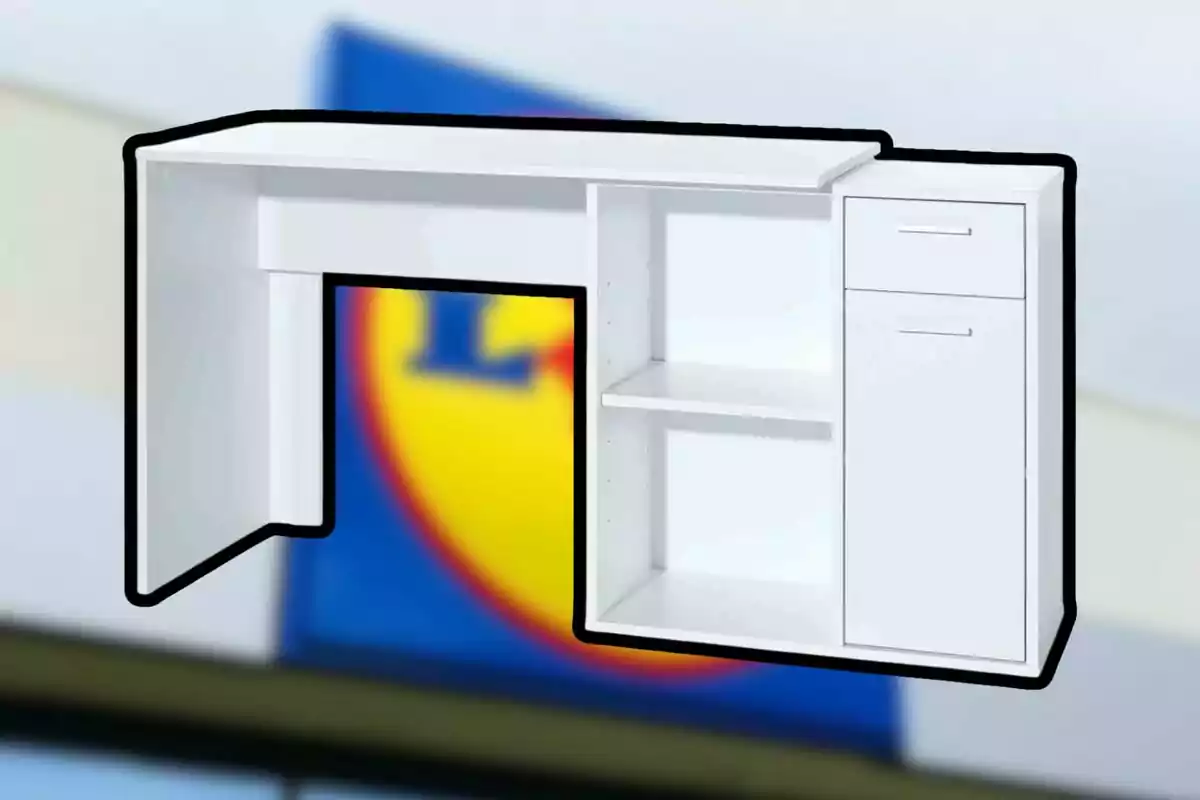 Escriptori blanc amb prestatgeria i calaixos sobre un fons desenfocat d’un logotip de supermercat. Escriptori blanc amb prestatgeria i calaixos sobre un fons desenfocat d’un logotip de supermercat.