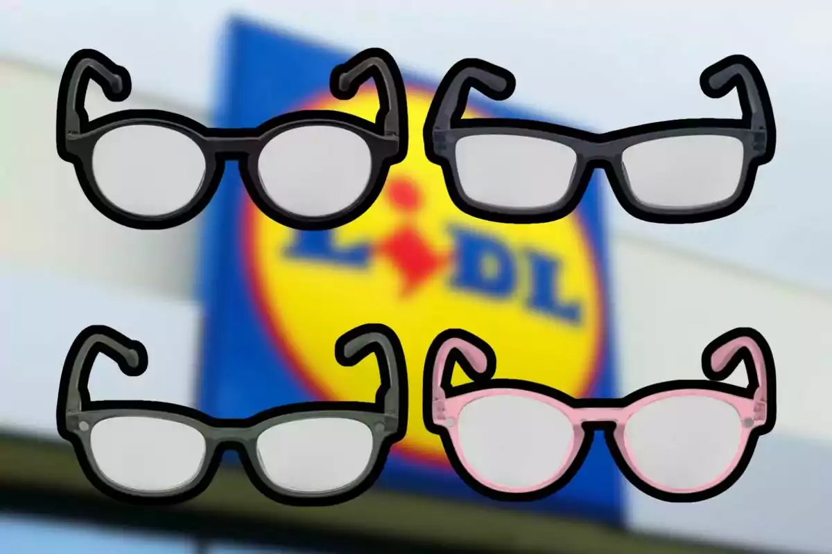 Quatre parells d’ulleres de diferents formes i colors sobre un fons desenfocat amb el logotip d’una botiga Lidl. Quatre parells d’ulleres de diferents formes i colors sobre un fons desenfocat amb el logotip d’una botiga Lidl.