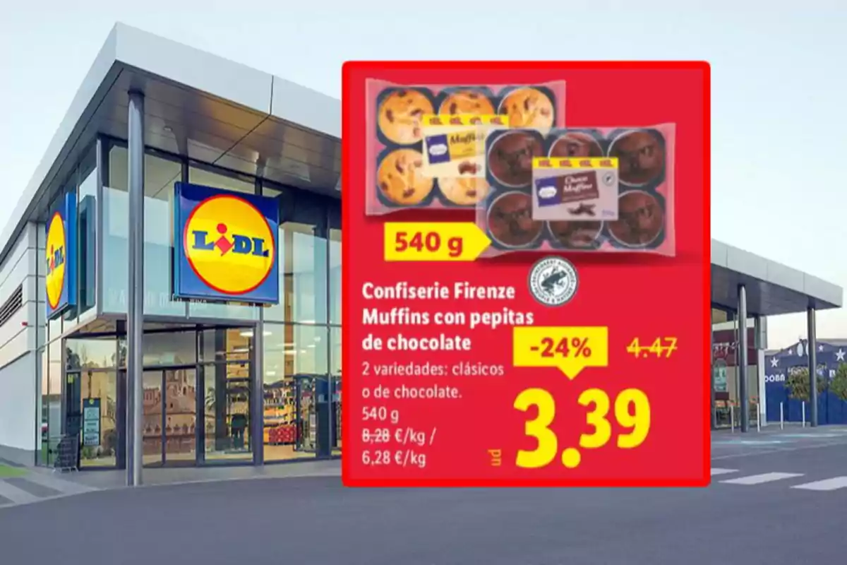 Façana d’una botiga Lidl amb un cartell promocional de magdalenes amb xips de xocolata en oferta a 3,39 euros Façana d’una botiga Lidl amb un cartell promocional de magdalenes amb xips de xocolata en oferta a 3,39 euros