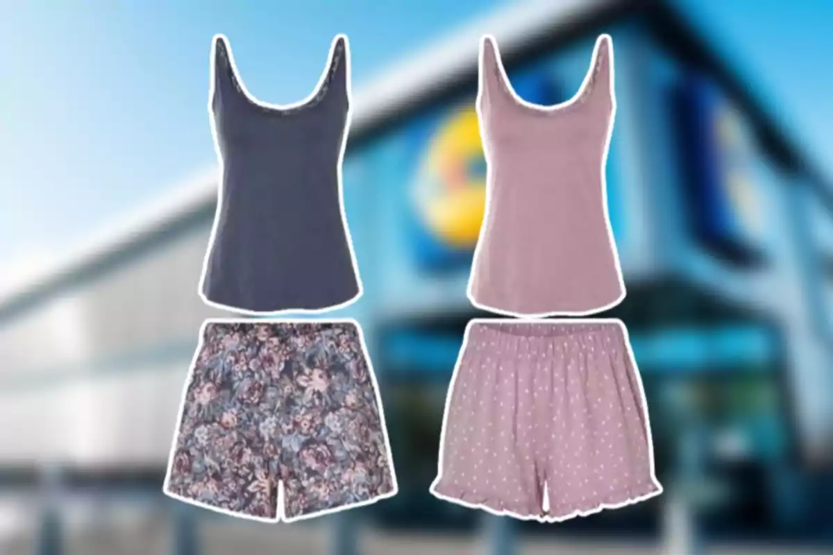 Dos conjunts de pijama de tirants i pantalons curts, un en tons blaus i flors i l’altre en rosa amb punts blancs, sobre un fons desenfocat d’una botiga. Dos conjunts de pijama de tirants i pantalons curts, un en tons blaus i flors i l’altre en rosa amb punts blancs, sobre un fons desenfocat d’una botiga.