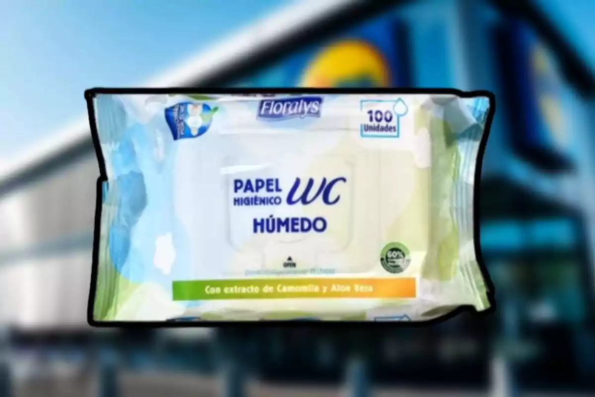 Paquet de paper higiènic humit de la marca Floralys amb 100 unitats i extracte de camamilla i àloe vera Paquet de paper higiènic humit de la marca Floralys amb 100 unitats i extracte de camamilla i àloe vera