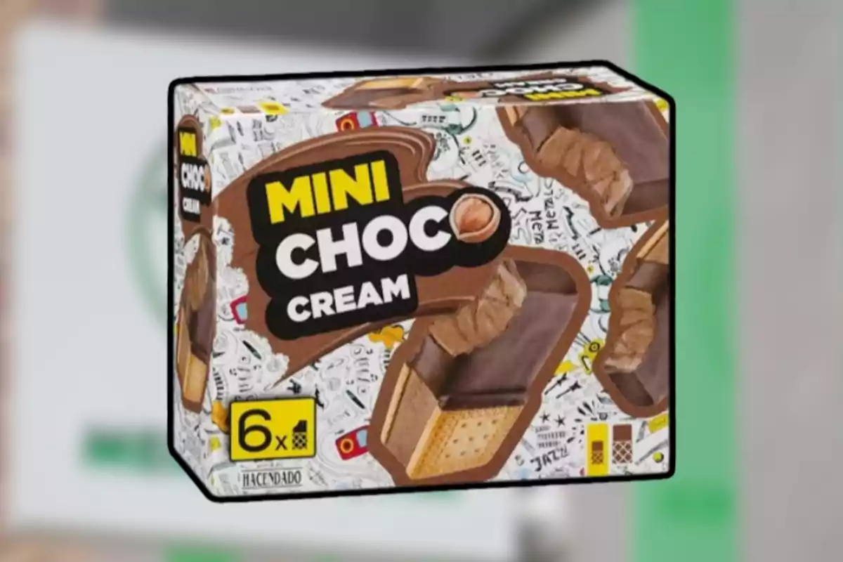 Caixa de gelats Mini Choc Cream de la marca Hacendado amb imatges dels gelats coberts de xocolata i galeta Caixa de gelats Mini Choc Cream de la marca Hacendado amb imatges dels gelats coberts de xocolata i galeta