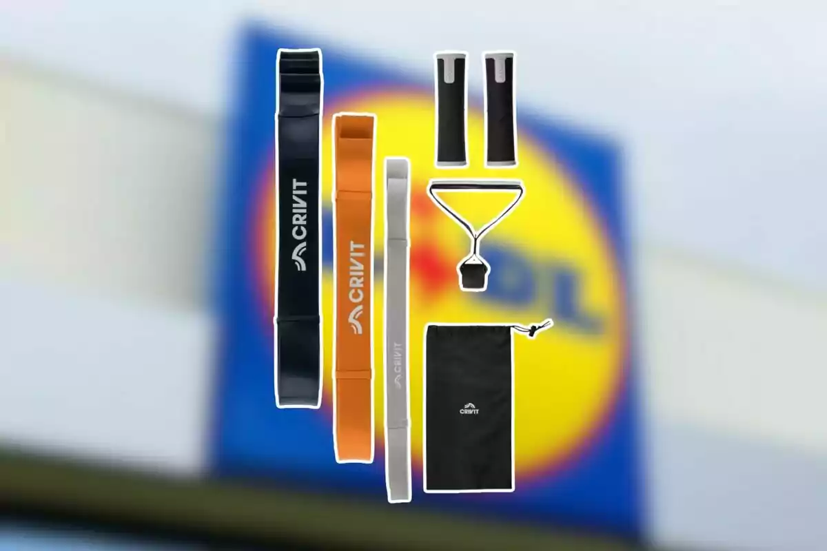 Kit de bandes elàstiques de resistència i accessoris de la marca Crivit amb un fons desenfocat d’un rètol de supermercat Lidl Kit de bandes elàstiques de resistència i accessoris de la marca Crivit amb un fons desenfocat d’un rètol de supermercat Lidl