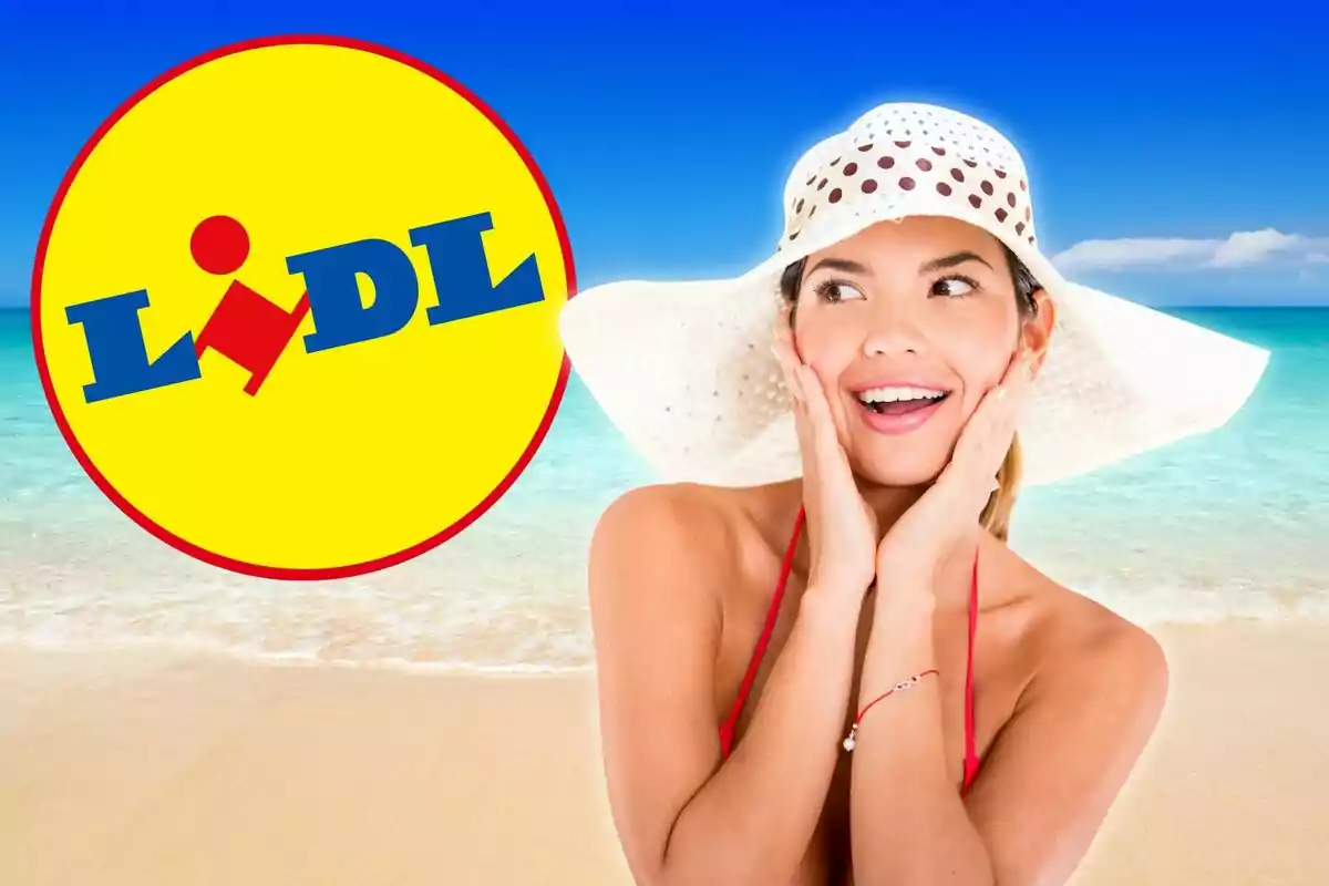 Dona somrient amb barret de platja al costat del logotip de Lidl en una platja amb mar i cel blau