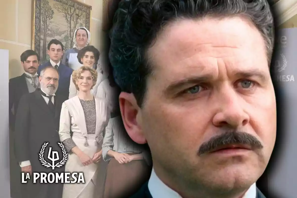 Primer pla de Carles d’Àustria amb bigoti i amb expressió seriosa en primer pla i al fons un grup de persones elegantment vestides al costat del logotip de 'La Promesa'.