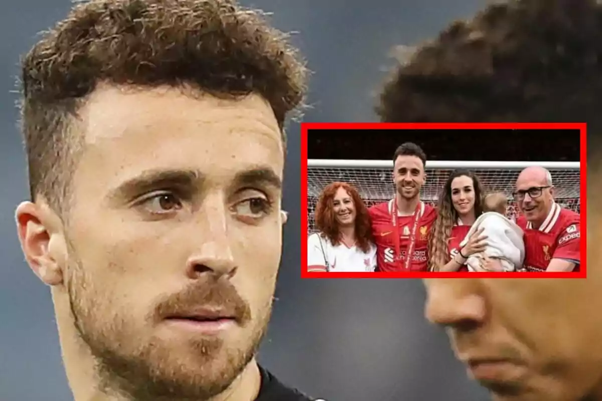 Close-up of Diogo Jota with a serious expression, and in the upper right corner, a family photo framed in red where several people are smiling in a soccer stadium.