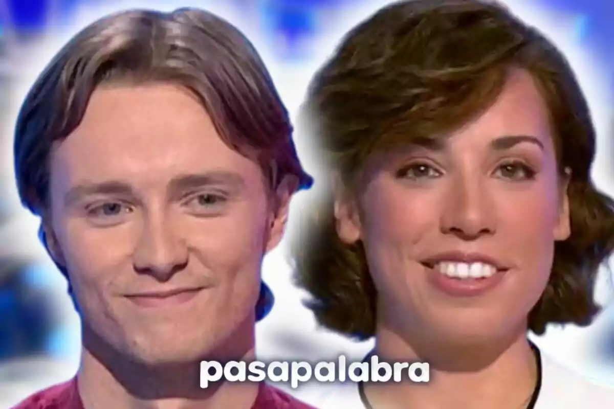 Dos concursants somriuen davant de la càmera, que són Rosa Rodríguez i Manu Pascual, amb el logotip de 'Pasapalabra' a la part inferior de la imatge.