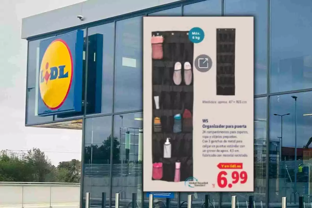 Façana d’una botiga Lidl amb un cartell promocional d’un organitzador per a porta de 24 compartiments a un preu de 6,99 euros Façana d’una botiga Lidl amb un cartell promocional d’un organitzador per a porta de 24 compartiments a un preu de 6,99 euros