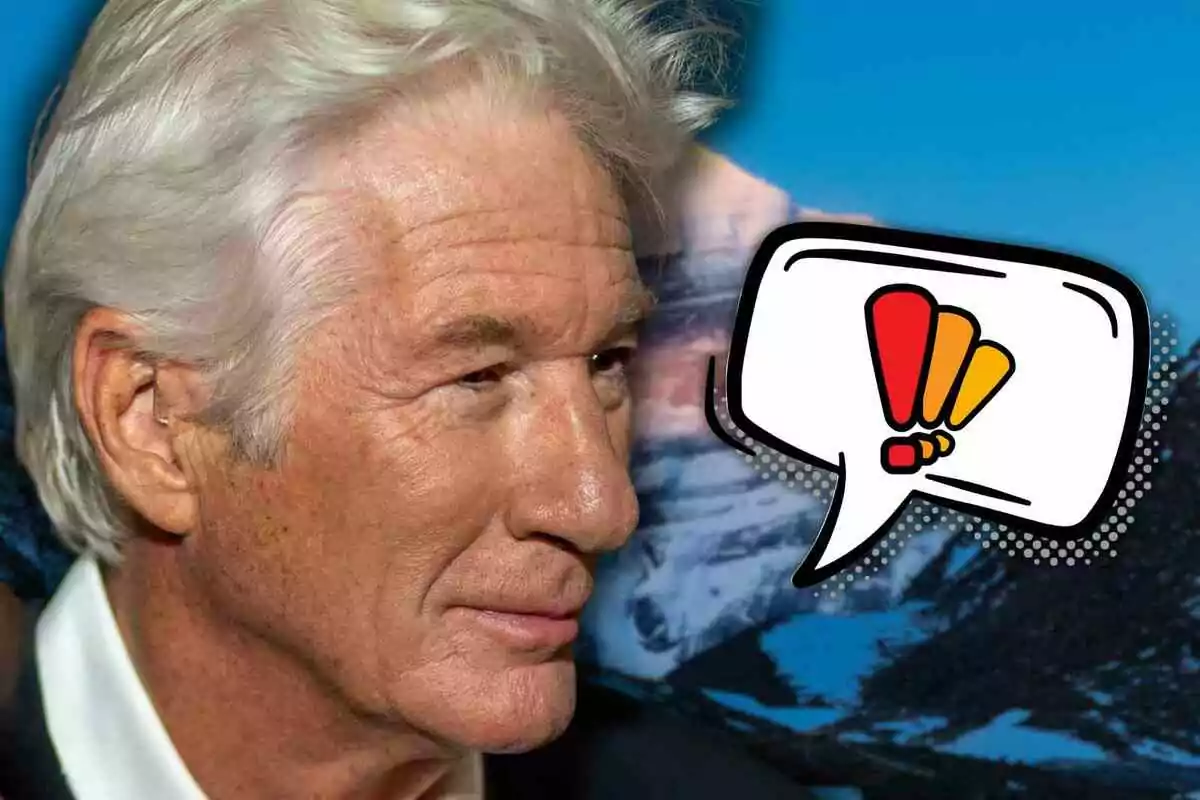 Richard Gere mirant cap a la dreta amb un fons de muntanya i un globus de diàleg amb un símbol d’exclamació estilitzat