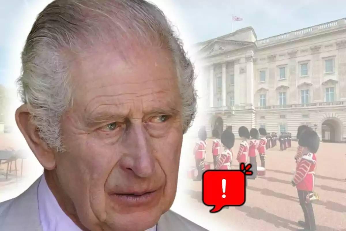 Carles III amb expressió seriosa davant del Palau de Buckingham amb guàrdies uniformats i una icona d’advertència vermella.