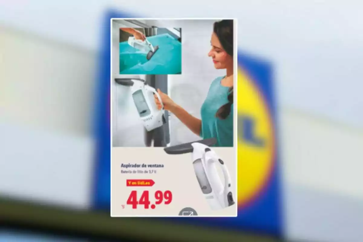 Publicidad de un aspirador de ventana con batería de litio, mostrando a una mujer usándolo y el precio de 44.99 en una tienda Lidl. Publicidad de un aspirador de ventana con batería de litio, mostrando a una mujer usándolo y el precio de 44.99 en una tienda Lidl.