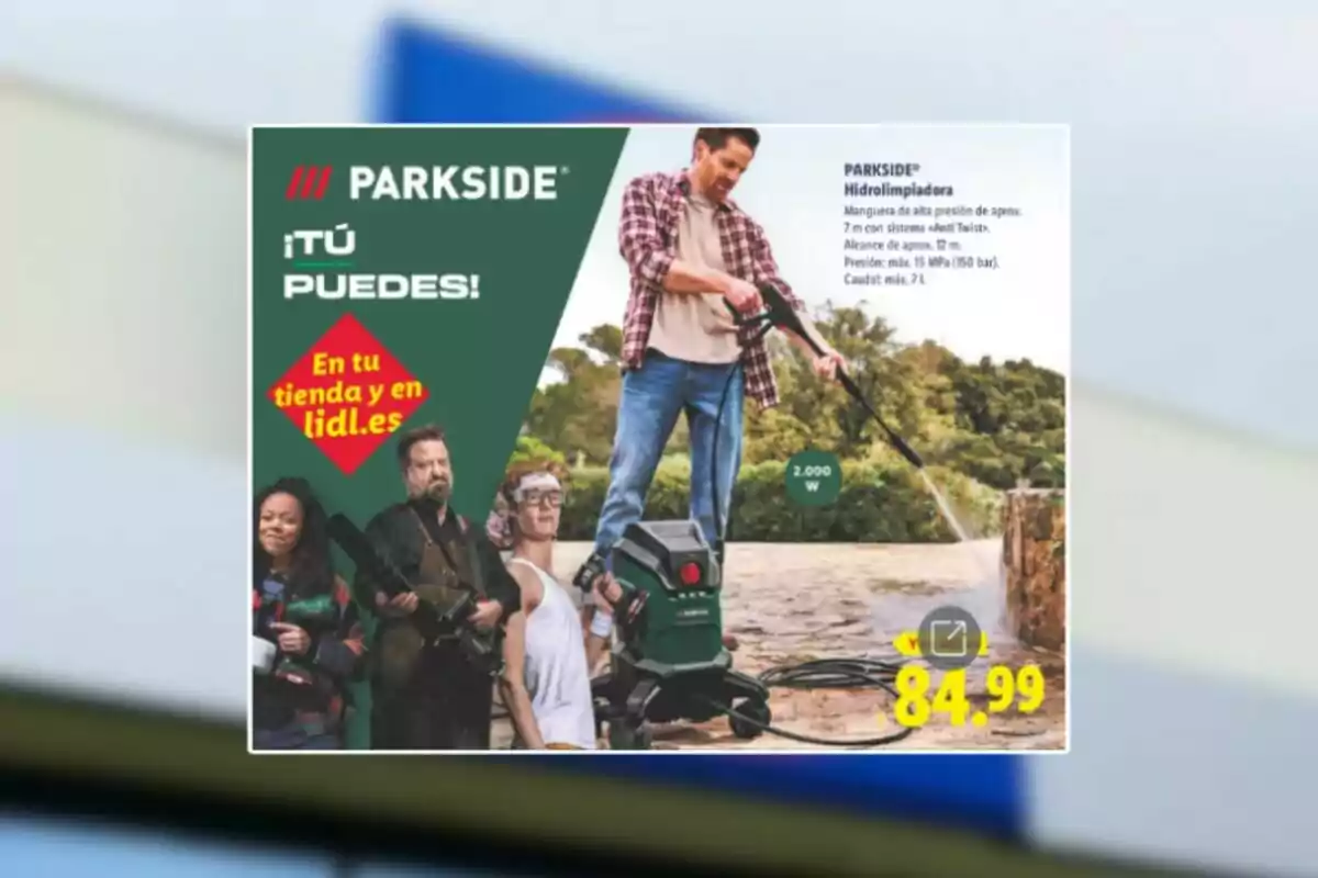 Publicitat d’una hidronetejadora Parkside amb un home utilitzant-la a l’aire lliure, acompanyat de tres persones més i el preu destacat en groc 84,99 euros Publicitat d’una hidronetejadora Parkside amb un home utilitzant-la a l’aire lliure, acompanyat de tres persones més i el preu destacat en groc 84,99 euros
