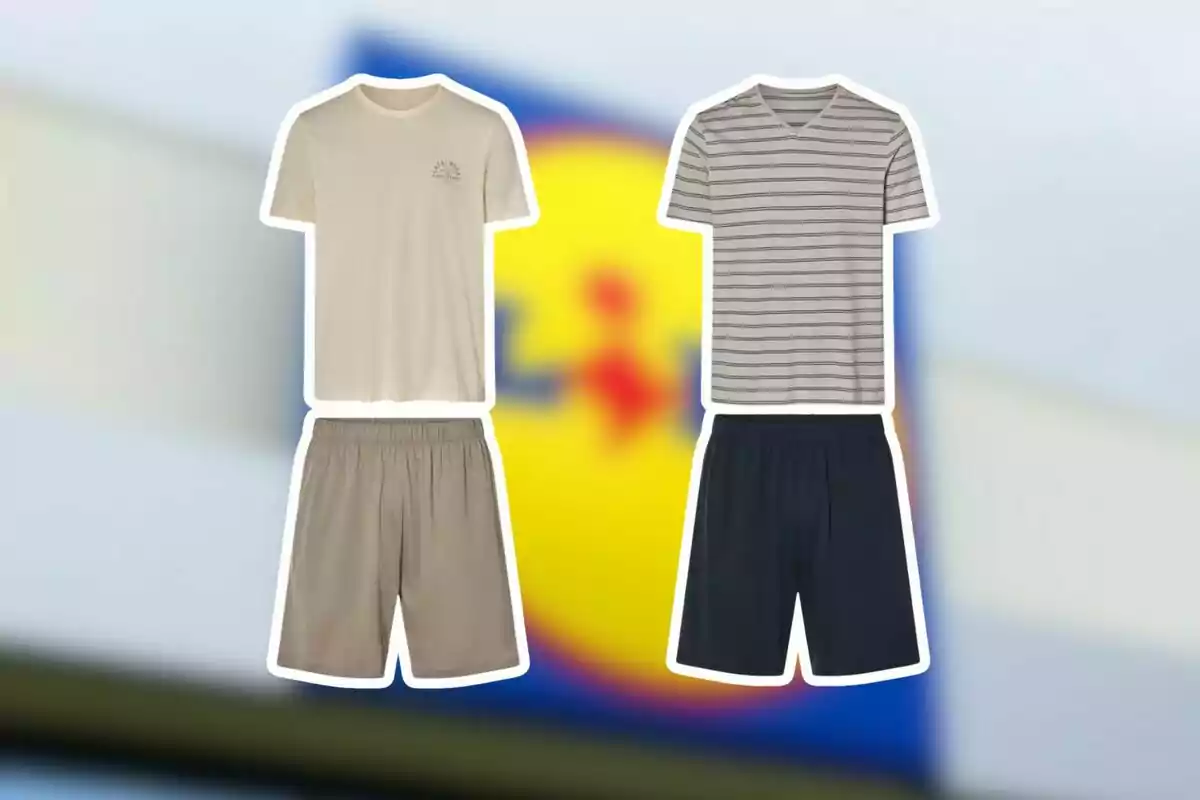 Dos conjunts de roba casual d’home formats per samarreta i pantalons curts sobre un fons desenfocat amb el logotip d’una botiga. Dos conjunts de roba casual d’home formats per samarreta i pantalons curts sobre un fons desenfocat amb el logotip d’una botiga.