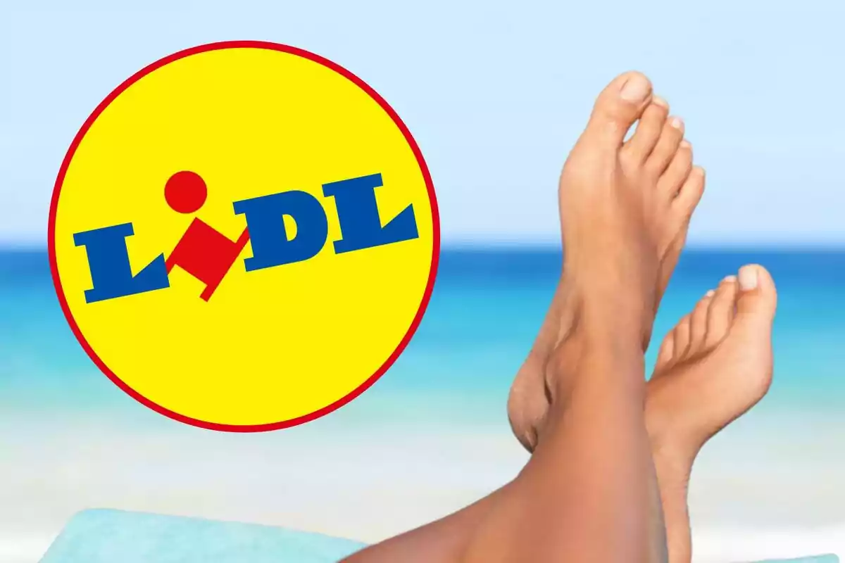 Persona descansant a la platja amb el logotip de Lidl al costat